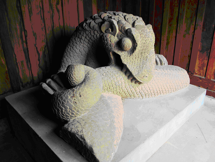   Tổng thể tượng “rồng đá” ở đền thờ Lê Văn Thịnh,xã Đông Cứu, huyện Gia Bình